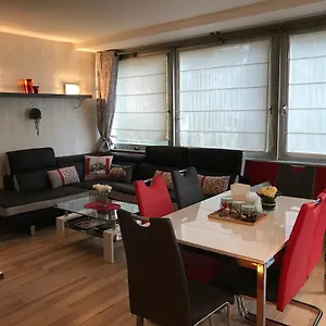 la-forclaz-centre-ville-lac-balcon-parking.hotels-rhonealpes.com/